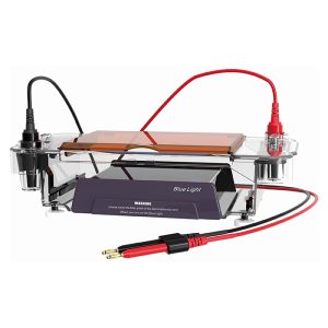 horisontal elektroforese-celle med blått lys